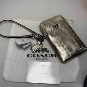 Coach Metallic Gold Leather Phone/Wristlet/Card holder NWT! W/ Coach Dusty